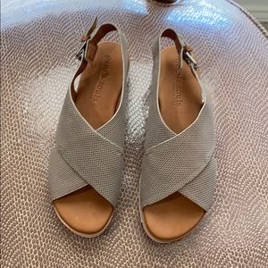 Gentle Souls (Kenneth Cole) Taupe Sandals